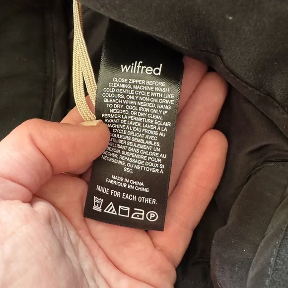 Aritzia - Wilfred, size 4, Black Pleated Trousers - Picture 6 of 11